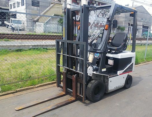 Xe nâng Điện 900Kg Nissan J1B1L09 (FB09) nâng cao 3m SX 2013
