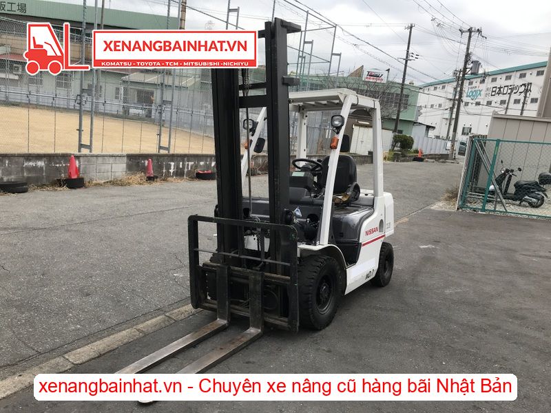 Xe nâng dầu 2.5 Tấn Nissan Y1F2A25 nâng cao 4m SX 2013