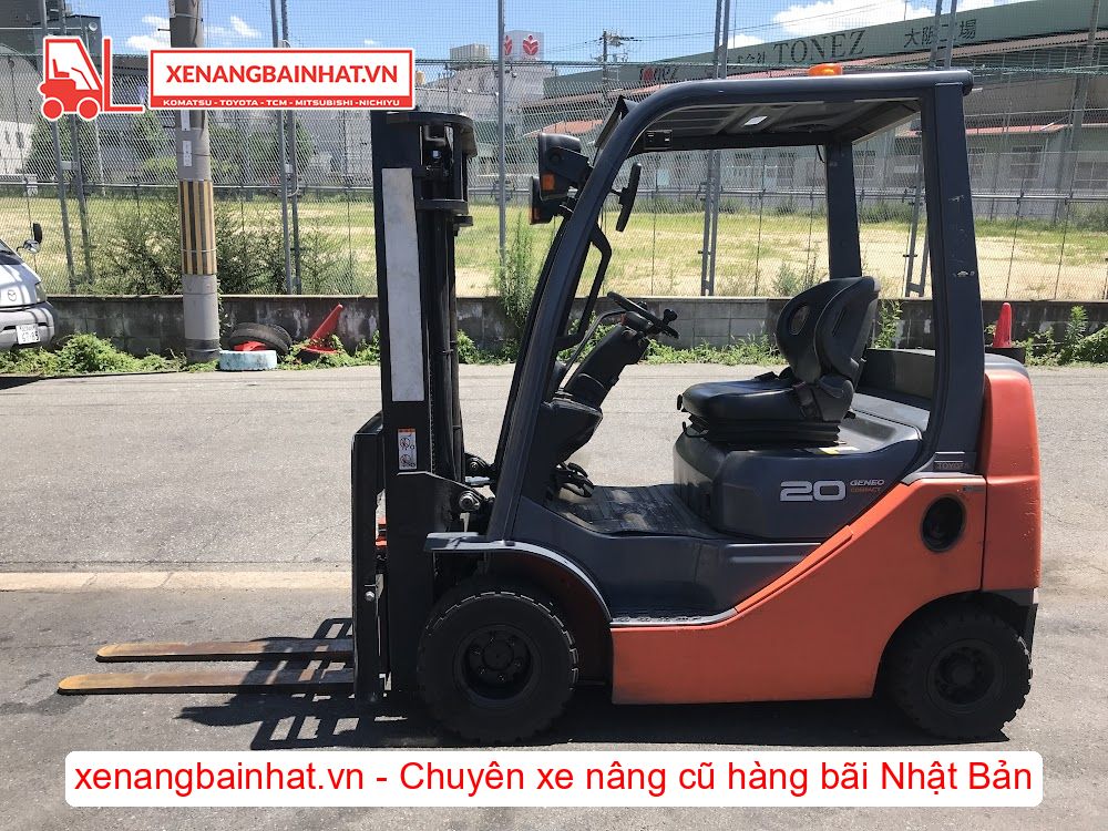 Xe nâng dầu 2 Tấn TOYOTA 02-8FDK20 nâng cao 3m SX 2008