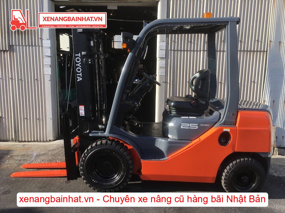 Xe nâng dầu 2.5 Tấn TOYOTA 02-8FD25 nâng cao 3m SX 2015