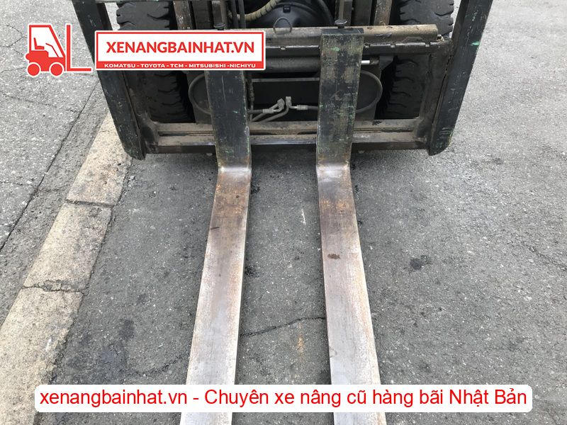 Xe nâng dầu 2.5 Tấn Nissan Y1F2A25 nâng cao 4m SX 2013