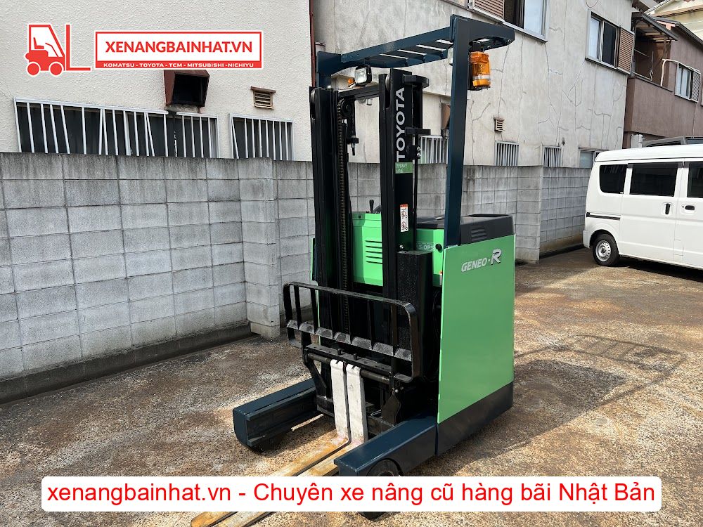 Xe nâng Điện 900Kg TOYOTA 7FBRK9 nâng cao 3m SX 2012
