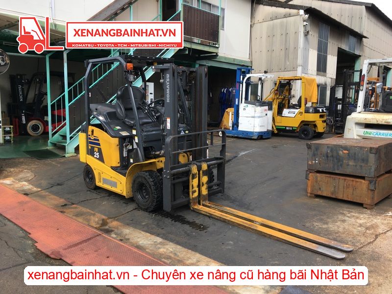 Xe nâng Điện 2.5 Tấn KOMATSU FB25-12 nâng cao 3m SX 2014