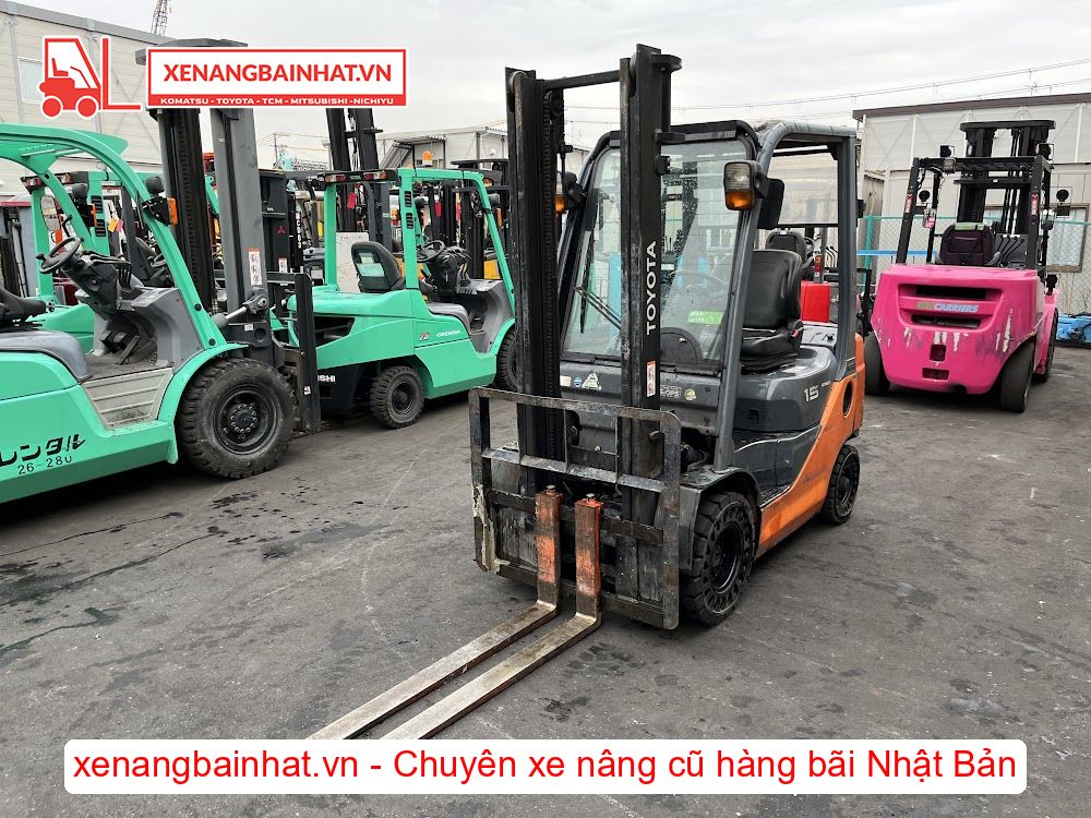 Xe nâng dầu 1.5 Tấn TOYOTA 8FD15 nâng cao 3.5m SX 2011