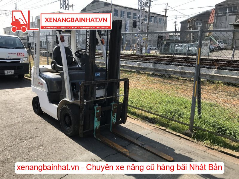 Xe nâng dầu 1.5 Tấn Nissan F1F1A15 nâng cao 3m SX 2013