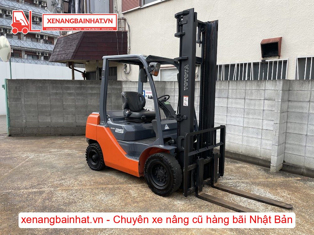 Xe nâng dầu 2.5 Tấn TOYOTA 52-8FD25 nâng cao 4m SX 2008