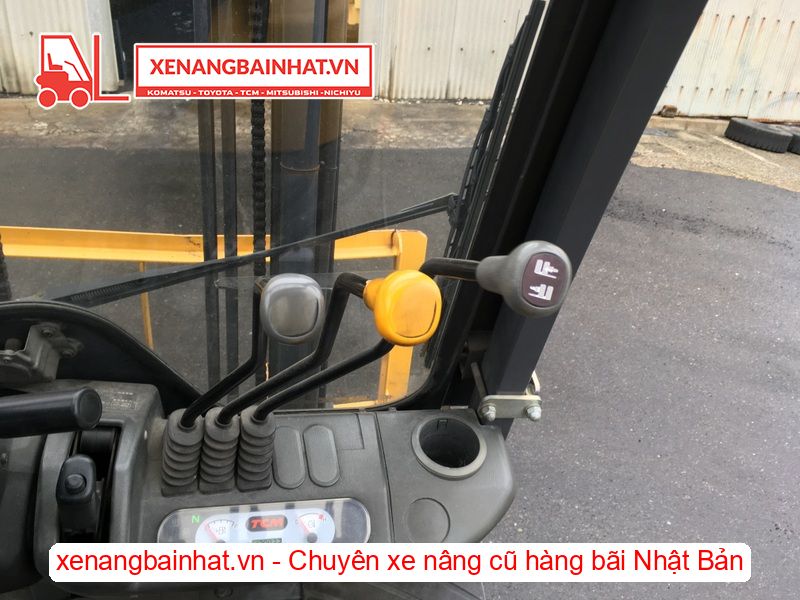 Xe nâng dầu 1.8 Tấn TCM FD18T13 nâng cao 3m SX 2013