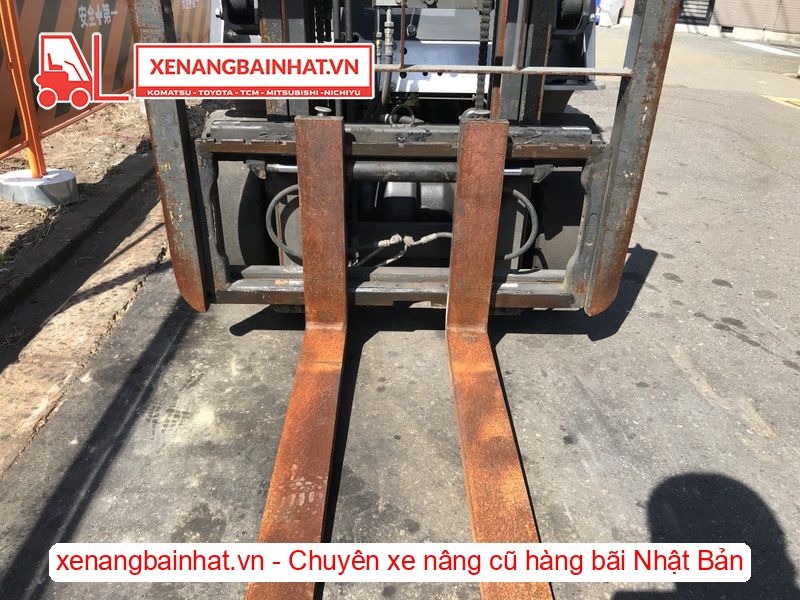 Xe nâng dầu 1.5 Tấn Nissan NF1F1A15 nâng cao 3m SX 2012