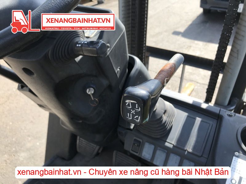 Xe nâng dầu 1.5 Tấn Nissan F1F1A15 nâng cao 3m SX 2013