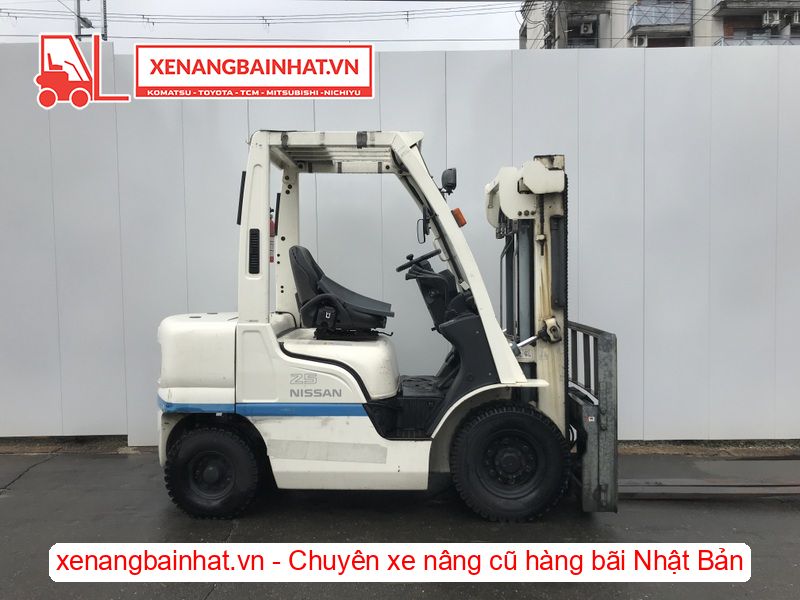Xe nâng dầu 2.5 Tấn Nissan YL02A25 nâng cao 3m SX 2005