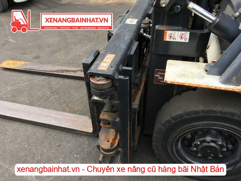 Xe nâng dầu 2.5 Tấn UNICARRIERS FHD25T5 nâng cao 3m SX 2017