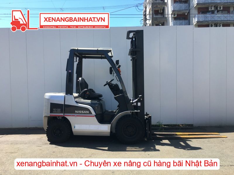 Xe nâng dầu 2.5 Tấn Nissan Y1F2A25 nâng cao 4m SX 2008