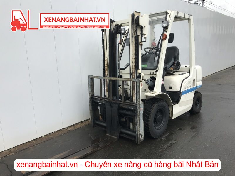 Xe nâng dầu 2.5 Tấn Nissan YL02A25 nâng cao 3m SX 2005