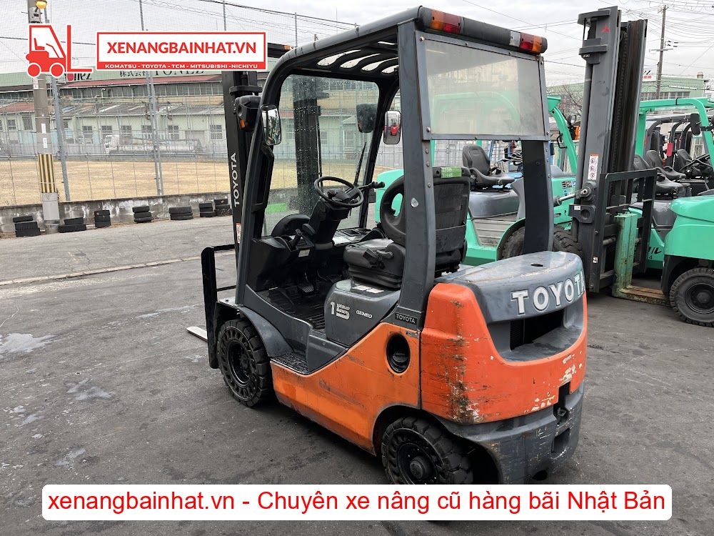 Xe nâng dầu 1.5 Tấn TOYOTA 8FD15 nâng cao 3.5m SX 2011