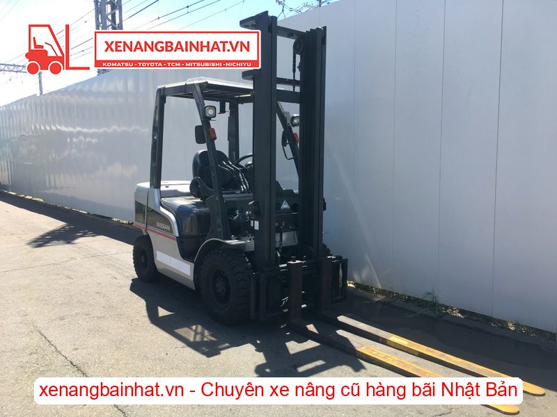 Xe nâng dầu 2.5 Tấn Nissan Y1F2A25 nâng cao 4m SX 2008