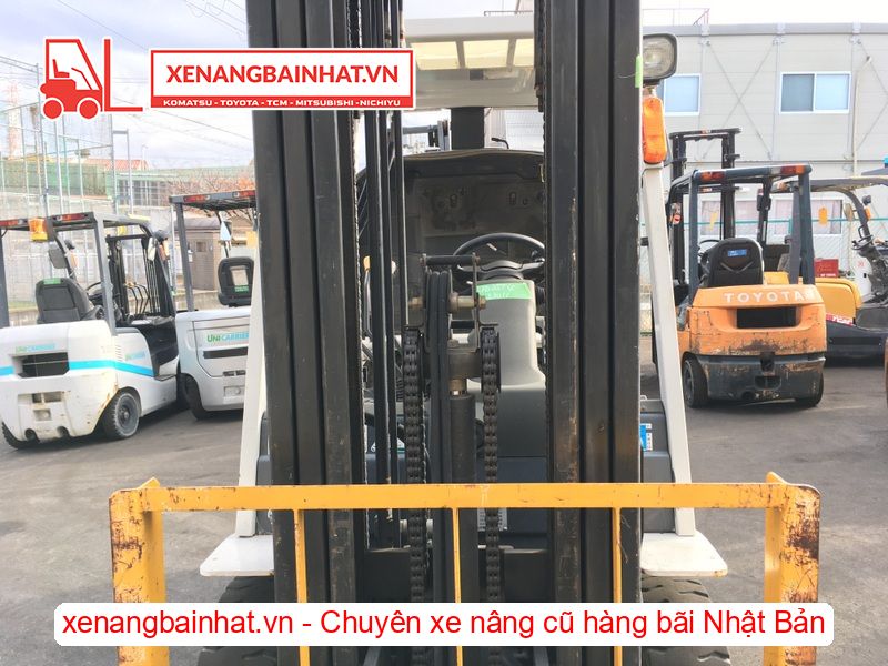 Xe nâng dầu 2.5 Tấn UNICARRIERS FD25T4 nâng cao 4.8m triple SX 2015