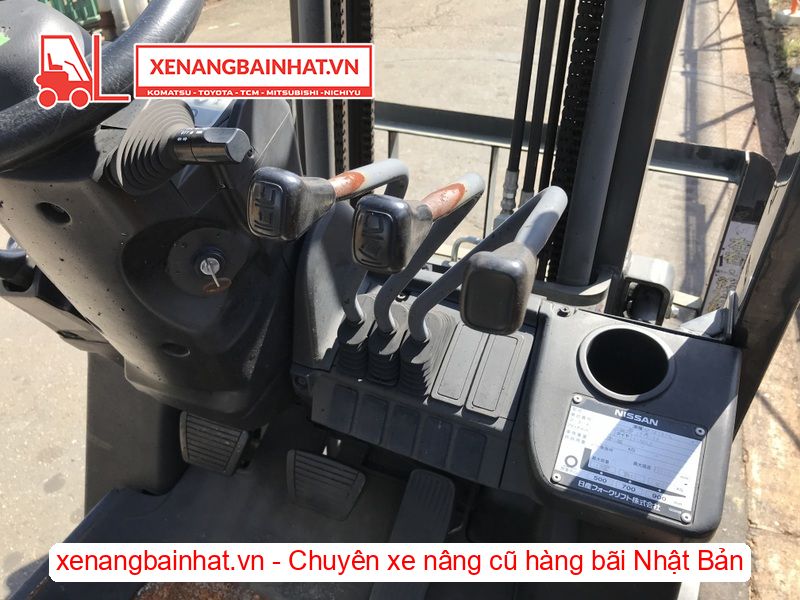 Xe nâng dầu 1.5 Tấn Nissan NF1F1A15 nâng cao 3m SX 2012