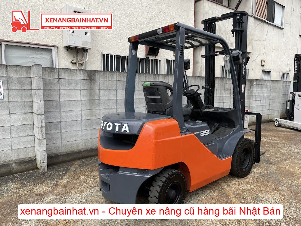 Xe nâng dầu 2.5 Tấn TOYOTA 52-8FD25 nâng cao 4m SX 2008