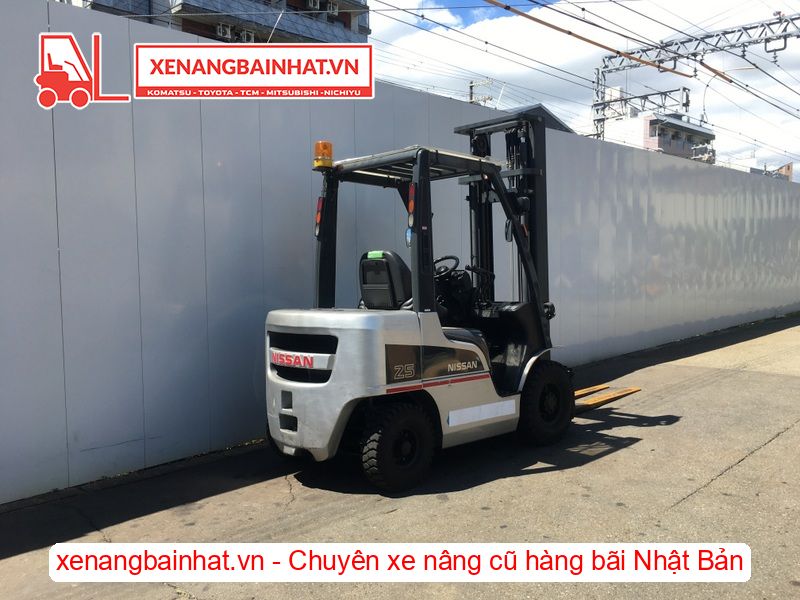 Xe nâng dầu 2.5 Tấn Nissan Y1F2A25 nâng cao 4m SX 2008
