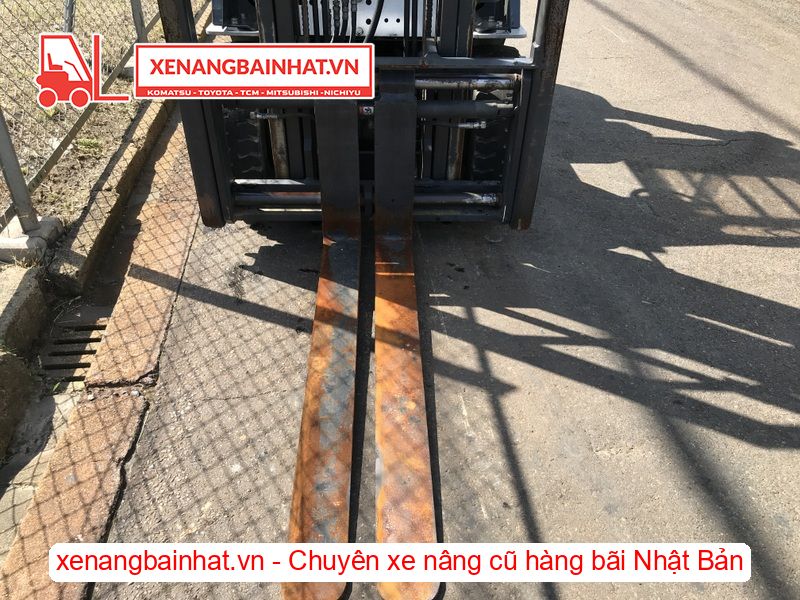 Xe nâng dầu 1.5 Tấn Nissan F1F1A15 nâng cao 4m SX 2012