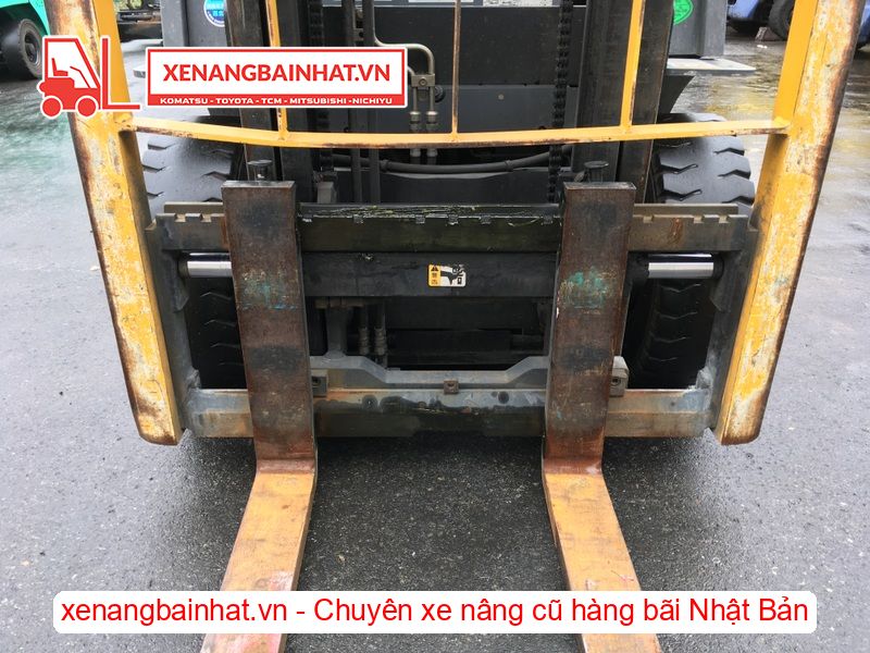 Xe nâng dầu 1.8 Tấn TCM FD18T13 nâng cao 3m SX 2013