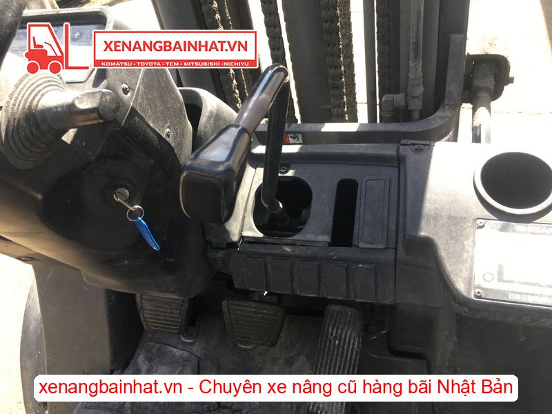 Xe nâng dầu 3.5 Tấn Nissan YG1F2A35 nâng cao 6m triple SX 2008