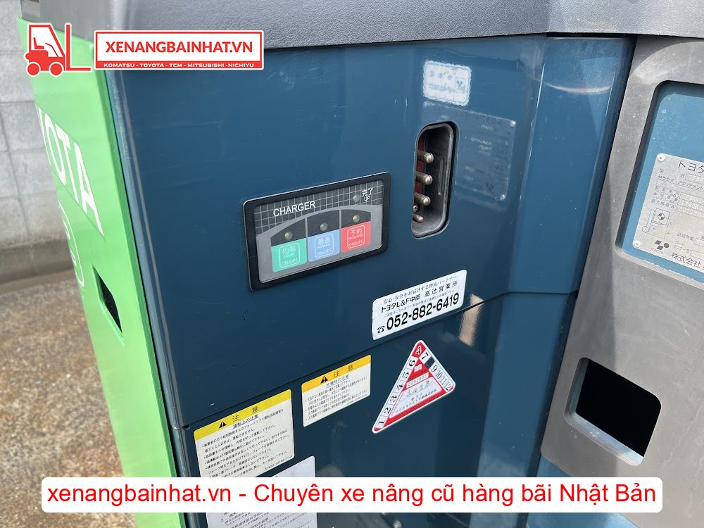 Xe nâng Điện 900Kg TOYOTA 7FBRK9 nâng cao 3m SX 2012