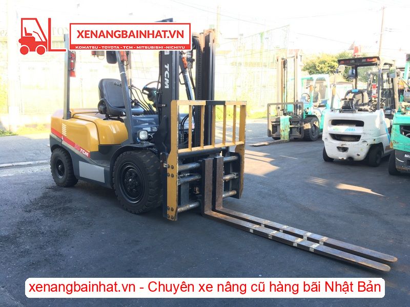 Xe nâng dầu 3 Tấn TCM FD30T4 nâng cao 3m SX 2012