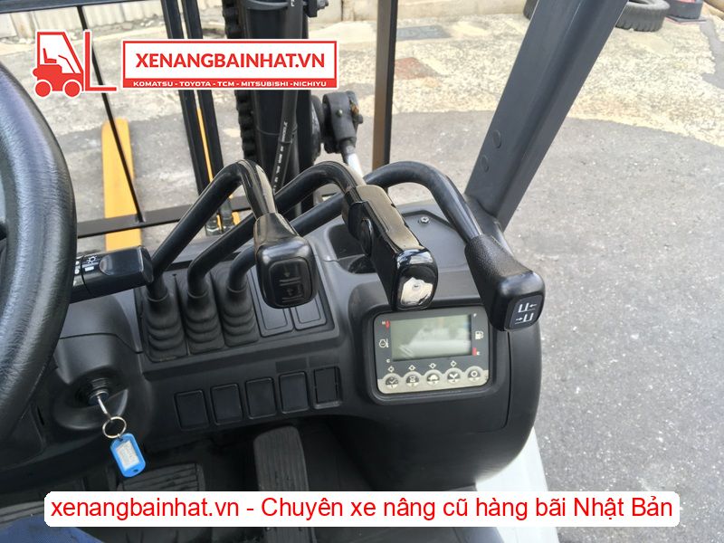 Xe nâng dầu 3 Tấn UNICARRIERS FHD30T5 nâng cao 4m SX 2016