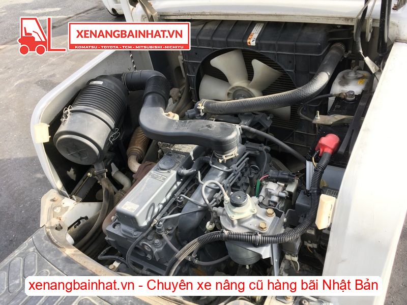 Xe nâng dầu 2.5 Tấn UNICARRIERS FD25T4 nâng cao 4.8m triple SX 2015