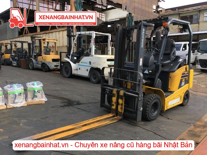 Xe nâng Điện 2.5 Tấn KOMATSU FB25-12 nâng cao 3m SX 2014