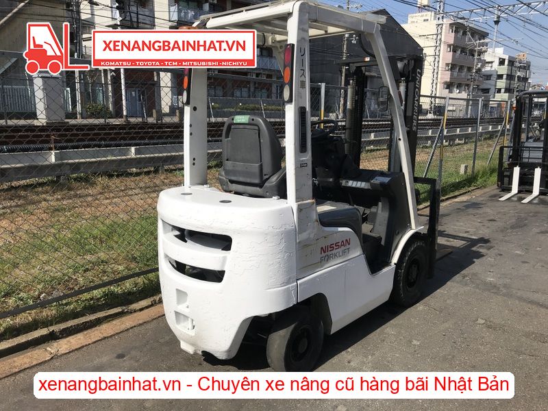 Xe nâng dầu 1.5 Tấn Nissan F1F1A15 nâng cao 3m SX 2013