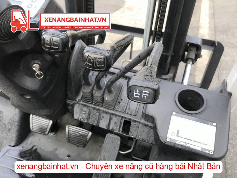 Xe nâng dầu 2.5 Tấn Nissan Y1F2A25 nâng cao 4m SX 2013