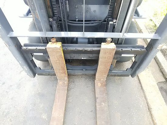 Xe nâng Điện 2 Tấn TCM FB20-7 nâng cao 4m SX 2006