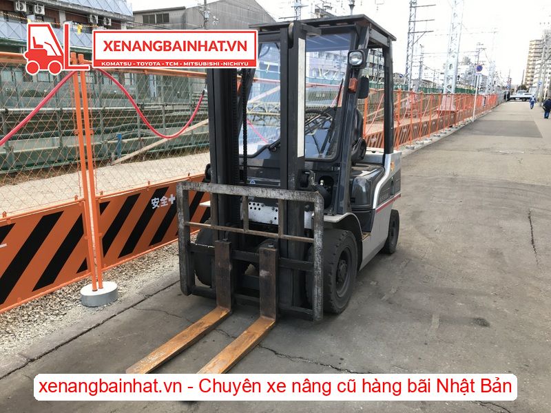Xe nâng dầu 2.5 Tấn Nissan Y1F2M25 nâng cao 3m SX 2011