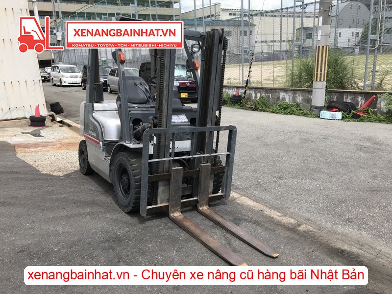 Xe nâng dầu 2 Tấn Nissan YL02A20 nâng cao 3m SX 2005