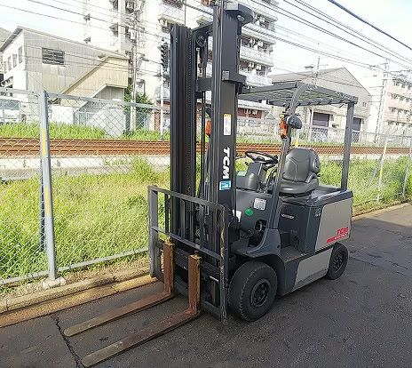 Xe nâng Điện 2 Tấn TCM FB20-7 nâng cao 4m SX 2006