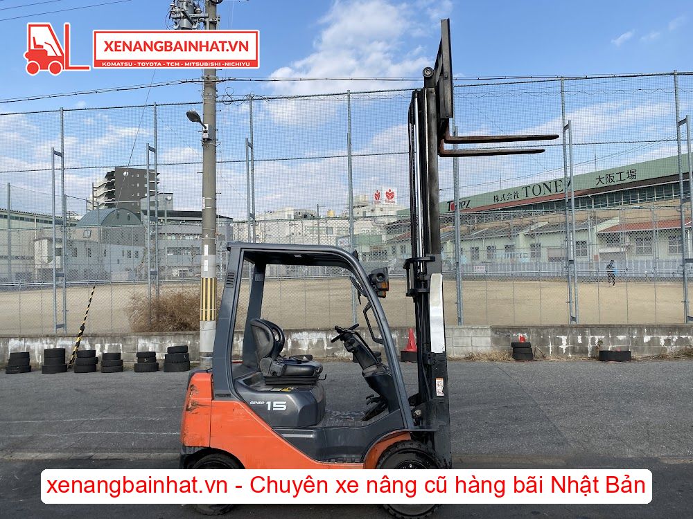 Xe nâng dầu 1.5 Tấn TOYOTA 02-8FD15 nâng cao 3m SX 2008