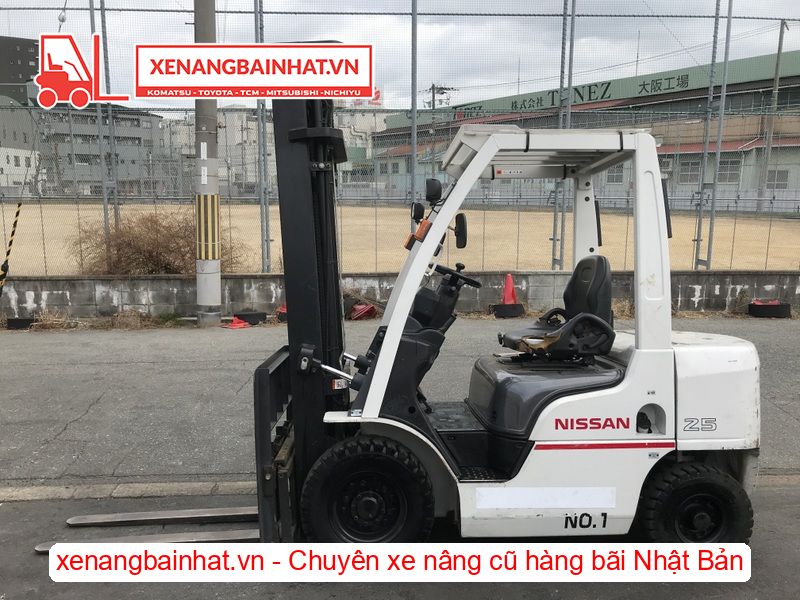 Xe nâng dầu 2.5 Tấn Nissan Y1F2A25 nâng cao 4m SX 2013