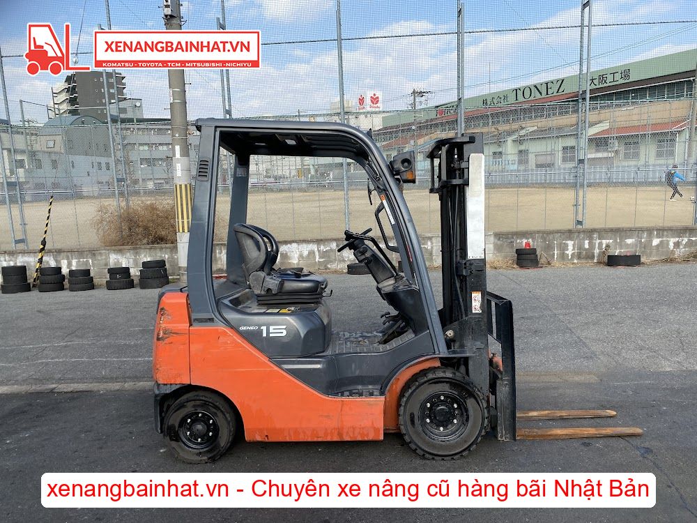 Xe nâng dầu 1.5 Tấn TOYOTA 02-8FD15 nâng cao 3m SX 2008