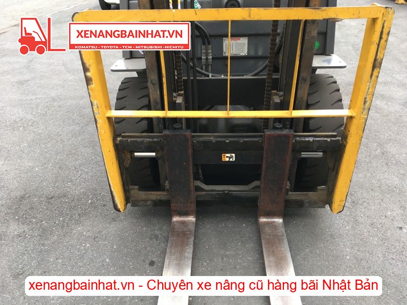 Xe nâng dầu 2.5 Tấn TCM FD25T13 nâng cao 3m SX 2012