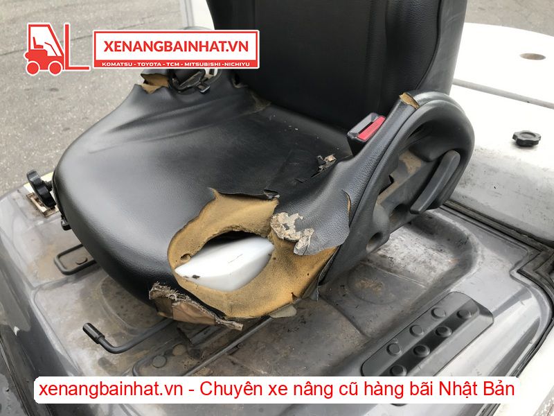 Xe nâng dầu 2.5 Tấn Nissan Y1F2A25 nâng cao 4m SX 2013