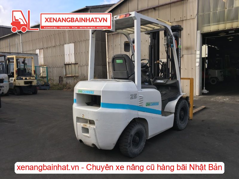 Xe nâng dầu 2.5 Tấn UNICARRIERS FD25T4 nâng cao 4.8m triple SX 2015
