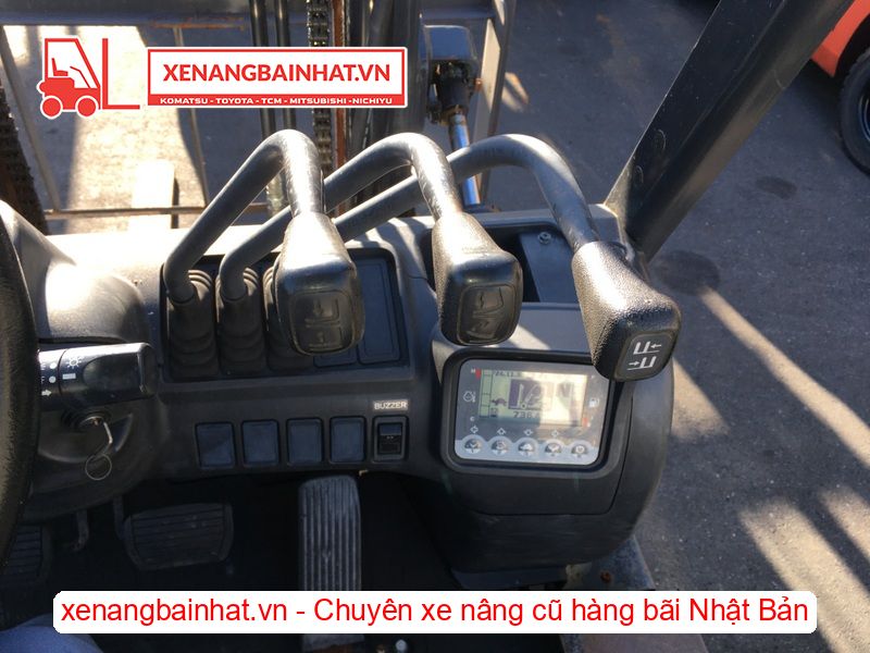 Xe nâng dầu 2.5 Tấn UNICARRIERS FD25T15M nâng cao 3m SX 2021