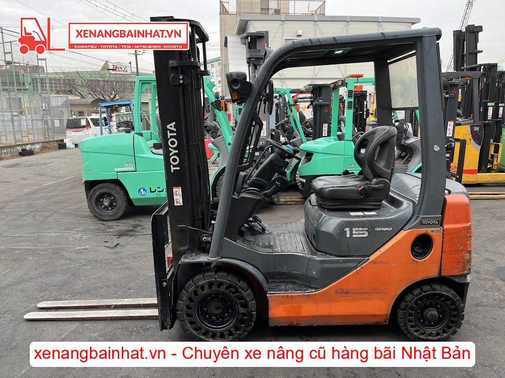 Xe nâng dầu 1.5 Tấn TOYOTA 8FD15 nâng cao 3.5m SX 2011