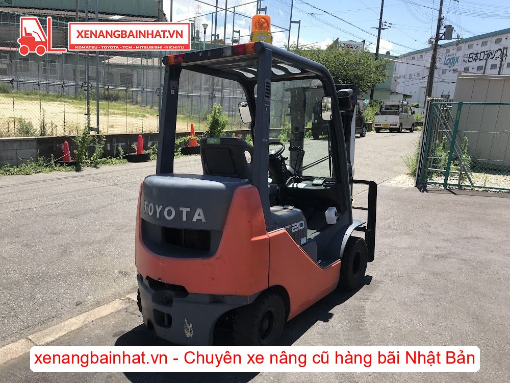 Xe nâng dầu 2 Tấn TOYOTA 02-8FDK20 nâng cao 3m SX 2008