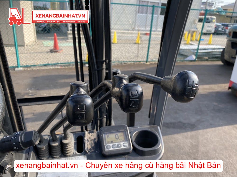 Xe nâng dầu 1.5 Tấn TOYOTA 02-8FD15 nâng cao 3m SX 2008