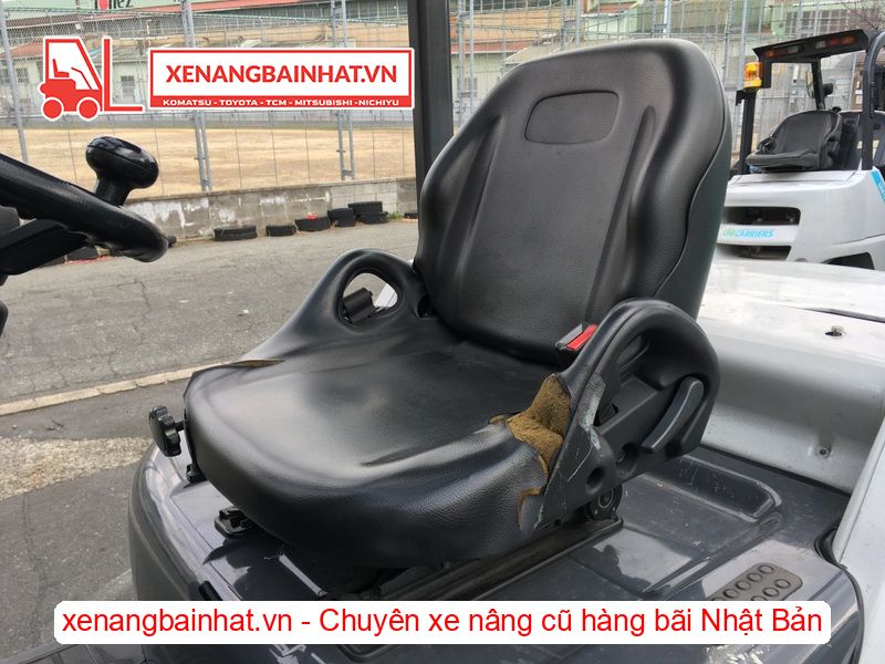 Xe nâng dầu 3 Tấn UNICARRIERS FHD30T5 nâng cao 4m SX 2016