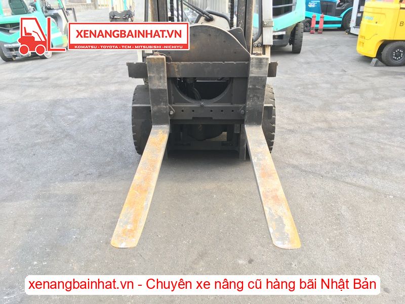 Xe nâng dầu 2 Tấn UNICARRIERS FD20T3Z nâng cao 4m SX 2015