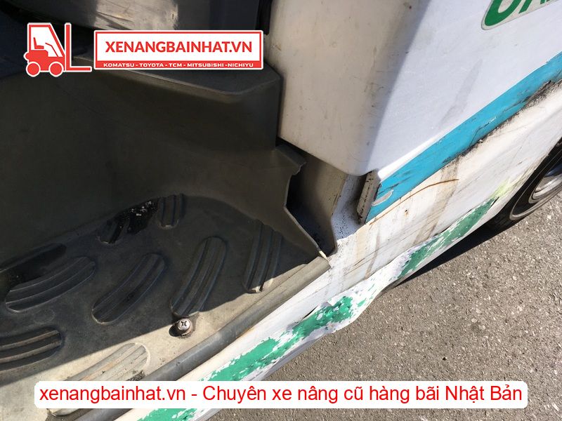 Xe nâng dầu 2 Tấn UNICARRIERS FD20T4 nâng cao 4m SX 2015